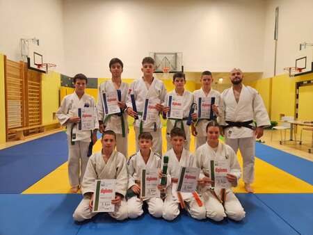 Več kot 130 mladih judoistov uspešno opravilo izpite za višje pasove (4)
